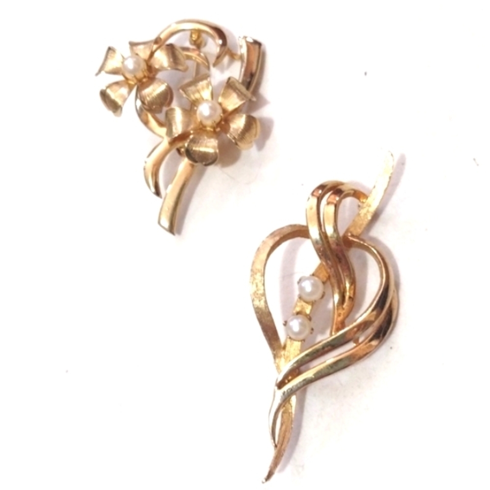 VINTAGE BROOKS 70s FLOWER BROOCHES (LOT OF 2)
